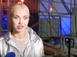«Мне кажется, город развивается»: солистка группы RASA поздравила волгоградцев 