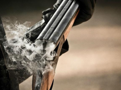 В Волгограде трое в камуфляже с ружьем ограбили сторожа на кладбище