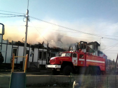 В Советском районе Волгограда горит двухэтажный таунхаус 