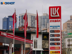 Крупные очереди собрались на заправках под Волгоградом