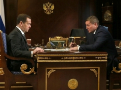 Волгоградского губернатора вызвали на ковер к Медведеву из-за выплат пострадавшим от паводка