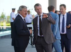 Вип-волгоградцы готовятся к встрече с Медведевым на набережной 