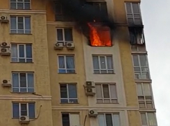Пожар в 16-этажной высотке Волгограда попал на видео: жильцов эвакуировали