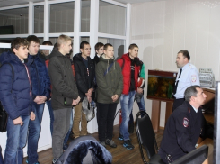 Волгоградских студентов позвали в полицейские