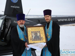 Икона Пресвятой Богородицы облетела Волгоград на вертолете
