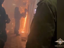 Звать маму начал волгоградец, когда СОБР вскрыл дверь болгаркой 