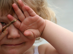 В Волгоградской области трехмесячная малышка пострадала от рук собственного брата