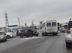 ВАЗ протаранил «Газель» на Третьей Продольной Волгограда 