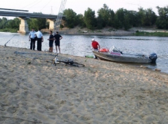 В Волжском 15-летний подросток на острове Зеленом спрыгнул с моста и утонул