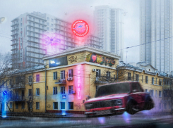 Голограммный Ленин и много неона: киберпанковый Волгоград будущего показала фотограф