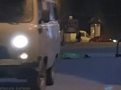 Сыщики проводят проверку по факту гибели 90-летнего пенсионера при падении с балкона в Волгограде 