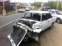 В Волгограде водитель ВАЗ-2107 протаранила автоледи на «Ладе Гранта»