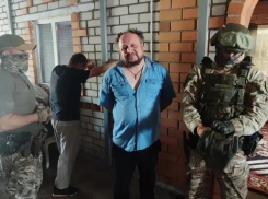 Силовики прошерстили «цыганское барокко» под Волгоградом  – в полицию уехали 16 человек 