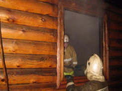 10 человек эвакуировали из горящей бани под Волгоградом 