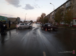 На юге Волгограда четыре человека попали в больницу из-за ДТП Kia и «семерки»