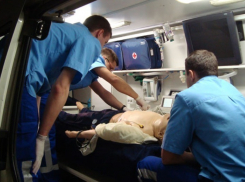 Компания молодежи открыла стрельбу и жестоко избила двух мужчин на юге Волгограда 