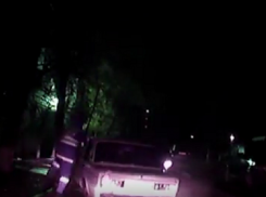 На юге Волгограда пьяный водитель без прав пытался протаранить инспектора ДПС