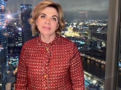 Колье за 5 млн и жакет за 1,4 млн: депутат из волгоградской глубинки оказалась поклонницей элитных брендов