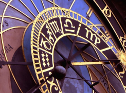 Близнецы не хотят выходить из зоны комфорта, а Водолеи напропалую знакомятся: гороскоп на новую рабочую неделю