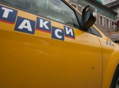 По просьбам пассажиров в Волгограде заработала «горячая линия» для жалоб на таксистов
