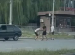 «Он подрезал и хамил!»: подробности попавшего на видео дорожного избиения в Волгограде