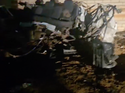 Подросток выжил в разорванной на две части иномарке под Волгоградом: шок-видео 