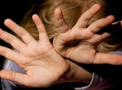 16-летний мальчик попытался изнасиловать одноклассницу тремя видами секса в Волгоградской области