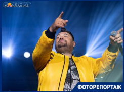 «Оставила ноги на танцполе»: в Волгограде прошел первый и последний стадионный концерт «Руки Вверх!» 