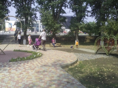 В парке «Влюбленных» в Волгоградской области появятся новые диваны на чугунных ножках