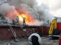  Двое волгоградцев пострадали при пожаре в гараже 