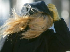 Штормовой ветер обрушился на Волгоград