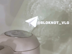 С чайниками для купания зимуют жильцы девятиэтажки в Волгограде 