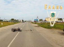 Водитель Land Cruiser Prado насмерть сбил мопедиста в Волгоградской области, не уступив дорогу