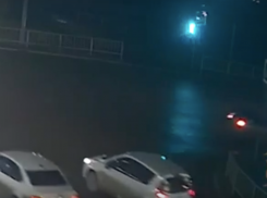 Иномарка снесла подростка на пешеходе в Волгограде: видео