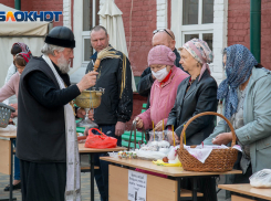 Волгоградцы освятили куличи на пороге Казанского собора