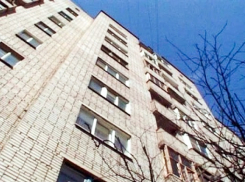 Пенсионер из Волгограда выпал из окна 7 этажа и чудом остался жив