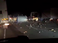 «Газель» и два легковых автомобиля столкнулись на трассе под Волгоградом