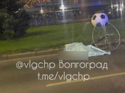 Мужчину на ретровелосипеде насмерть сбил КамАЗ в Волгограде 