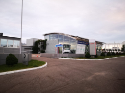 Клиенты сбежавшего автосалона «Волга-град» нашли его брата-близнеца в другом районе Волгограда