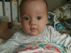 У шестимесячного Дани из Волгограда диагностирован редчайший рак обоих глаз 