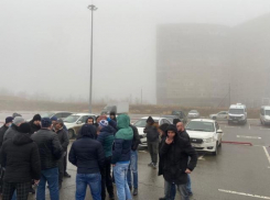 Таксисты в Волгограде объявили забастовку