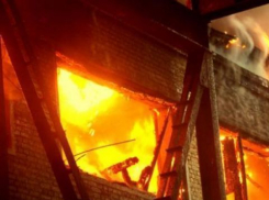 В Волжском из-за пожара в жилом доме эвакуировали десять человек