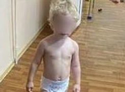 Медсестра орала матом, бился головой об стену: подробности о 2-летнем мальчике, брошенном в больнице Волгограда