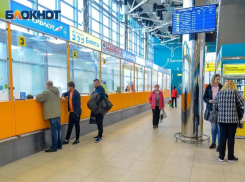В аэропорту Волгограда пассажиров заставляют сдавать тесты на COVID-19