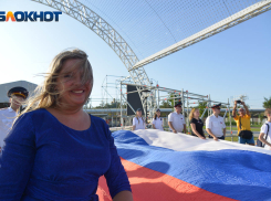 22 августа волгоградцы развернули гигантский триколор