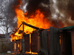 Под Волгоградом на пожаре за сутки погибли двое