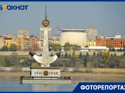Вернувшийся на Волгу плавучий якорь запечатлел волгоградский фотограф