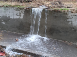 Критичной точки достиг водопад на Бурейской в Волгограде