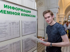 Большую часть абитуриентов Волгограда заставляют платить