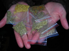 В Волжском школьник продал спайс 56-летнему маршрутчику